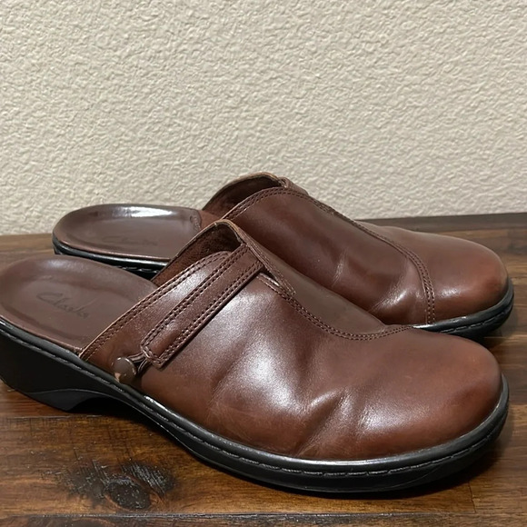Clarks Studded Heeled Clogs Mule Shoes Brown leather size 8.5 - Picture 3 of 13